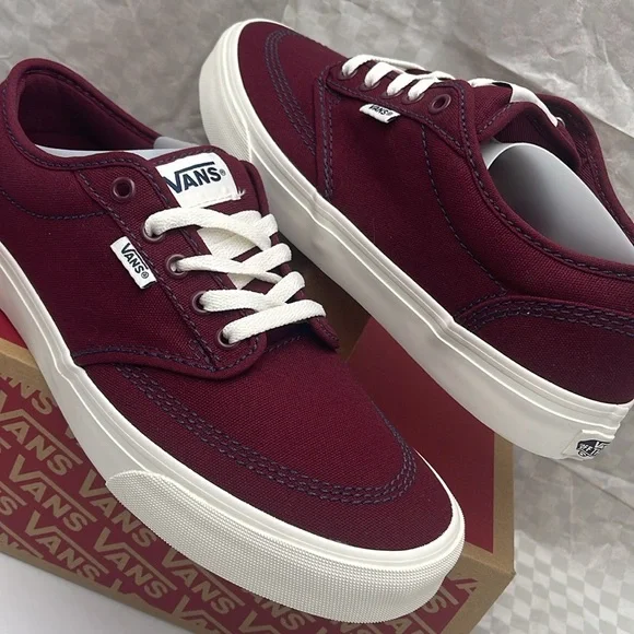 Vans Men's Burgundy Canvas Sneakers Atwood
Outdoor Port Rovale
VN000CX84QU - Picture 9 of 16